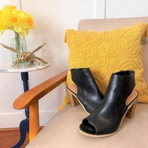 Very volatile, sexy, black leather, ankle heels